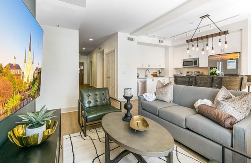 Central Business District Hotel | Chic 4Bed Oasis Steps from French Quarter Magic!