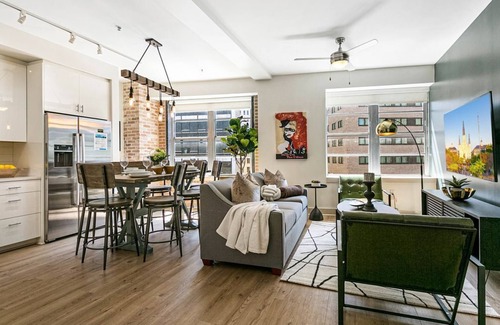 Central Business District Hotel | Chic 4Bed Oasis Steps from French Quarter Magic!