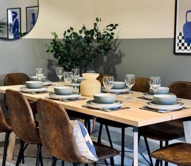 Sherborne St. John House | Chic 5-bedroom House in Basingstoke with Parking by PureStay