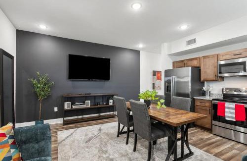 Florida Area Apartment | Chic 5BR Oasis in NOLA's Heart