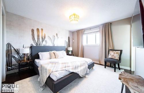 Southeast Edmonton Apartment | Chic 6BDRM Getaway - KingBed - Patio - BBQ - Garage - Wifi