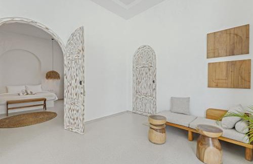 Taman Griya Villa | Chic All-White Villa with Pool and Fire Pit