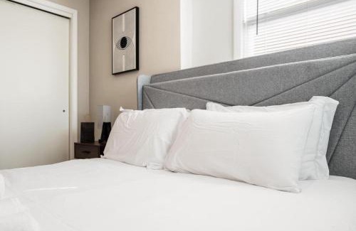 Peoria Apartment | Chic and Comfortable 1BR Apartment near Bradley U