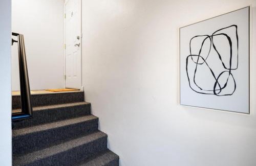 Peoria Apartment | Chic and Comfortable 1BR Apartment near Bradley U