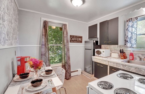 Rochester Apartment | Chic and comfy home in Rochester