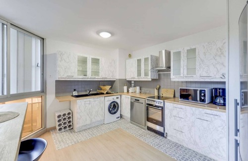 Saint-Germain-en-Laye Apartment | Chic and spacious apart with parking