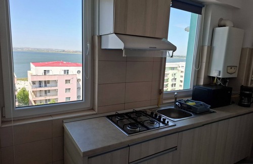 Constanta Apartment | Chic apartment, AC, WiFi, max 4 persons, only 30 meters far from sea and beach