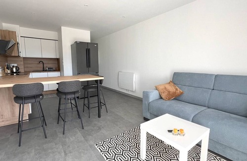 Le Pouliguen Apartment | Chic Apartment Near Port & Beach with Terrace - Sleeps 4