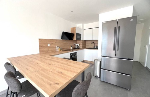 Le Pouliguen Apartment | Chic Apartment Near Port & Beach with Terrace - Sleeps 4