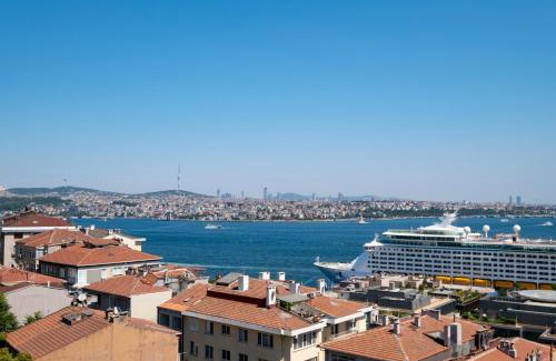 Kabatas Apartment | Chic Apartment with Bosphorus View
