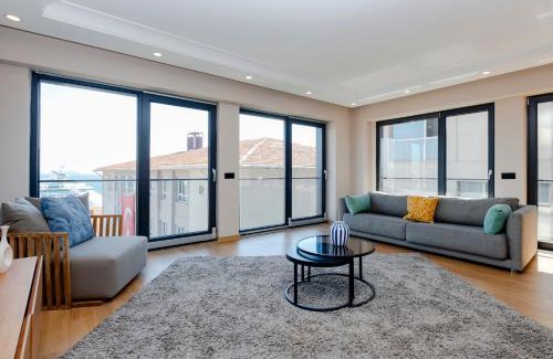 Kabatas Apartment | Chic Apartment with Bosphorus View