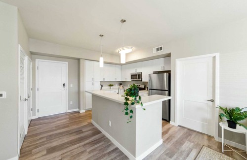 Sparks Apartment | Chic Apt w Jacuzzi Pool BBQ Mountain Views