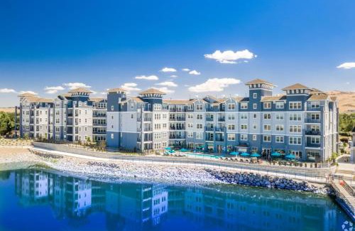 Sparks Apartment | Chic Apt w Jacuzzi, Pool, BBQ, & Mountain Views