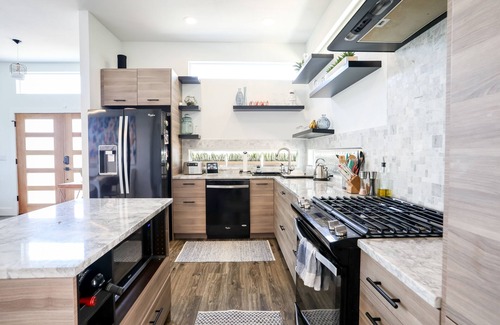Galindo House | Chic Austin 3BR: Smart Home, Outdoor Living, Prime Location near Downtown ATX