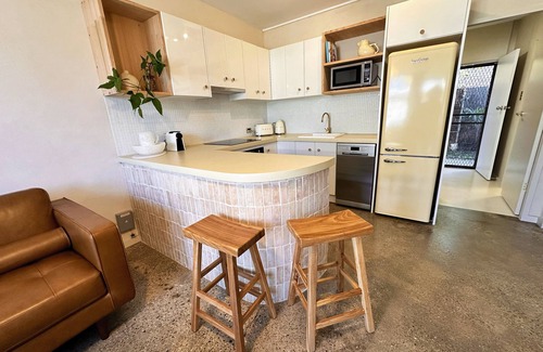 Coffs Harbour Apartment | Chic Beachside Escape: Modern 2-Bedroom Apartment in Beautiful Coffs Harbour