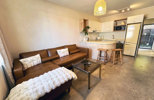 Coffs Harbour Apartment | Chic Beachside Escape: Modern 2-Bedroom Apartment in Beautiful Coffs Harbour