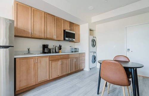 South Berkeley Apartment | Chic Berkeley 1BR w/W/D, near Uni, Dining & Bakeries, by Blueground