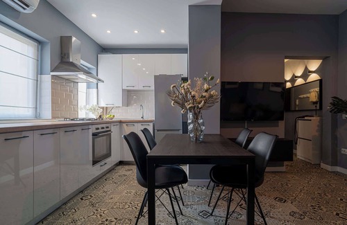 Bucharest City-Centre Apartment | Chic Black & White 2BR Retreat on Dambovitei