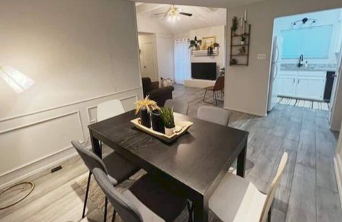 West Arlington House | Chic Boho Bungalow - Charming 2-Bedroom 15 minutes from AT&T Stadium
