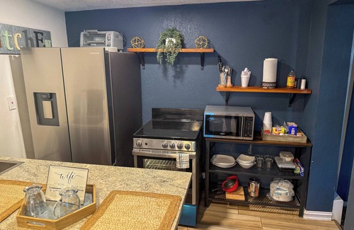 Tulsa House | Chic Boho Carriage-house 5 mins from Downtown, Gilcrease Tulsa