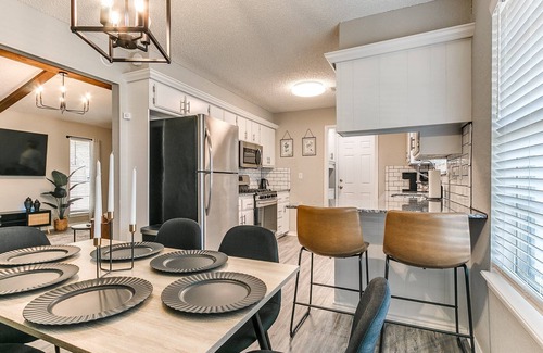 Norman House | Chic Chalet - Charming 3-bedroom house in Norman with AC, WiFi. Enjoy your stay