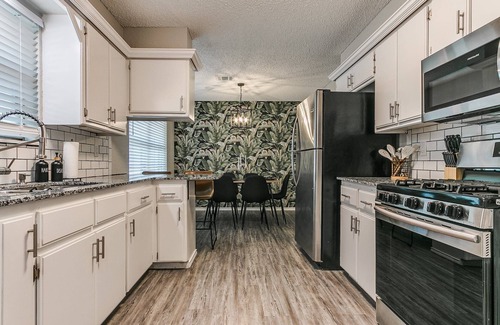 Norman House | Chic Chalet - Charming 3-bedroom house in Norman with AC, WiFi. Enjoy your stay
