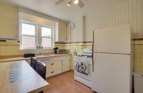 Beverly Apartment | Chic Chicago Getaway w/Fireplace!