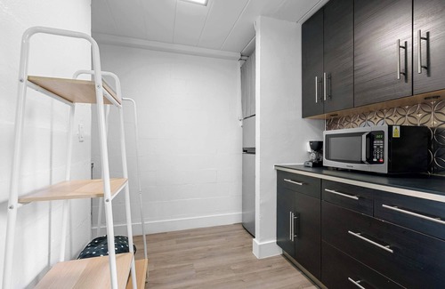 Near East Columbus Apartment | Chic City Retreat 87
