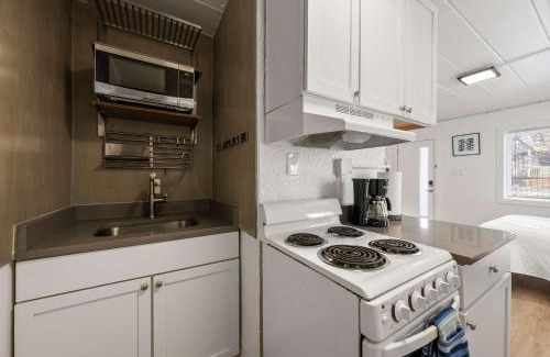 Near East Columbus Apartment | Chic City Retreat 89 For 2
