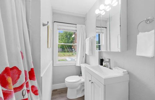 Near East Columbus Apartment | Chic City Retreat 93D