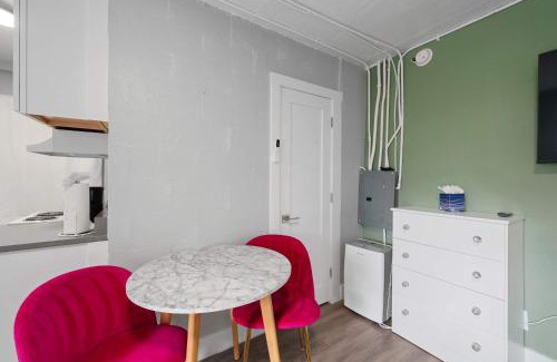 Near East Columbus Apartment | Chic City Retreat 93D