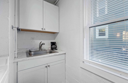 Near East Columbus Apartment | Chic City Retreat 93E