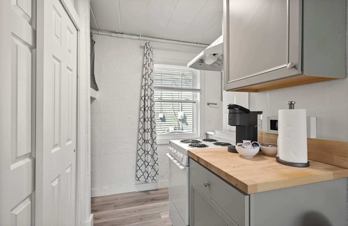 Near East Columbus Apartment | Chic City Retreat 93F