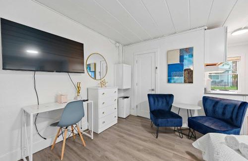 Near East Columbus Apartment | Chic City Retreat 93G