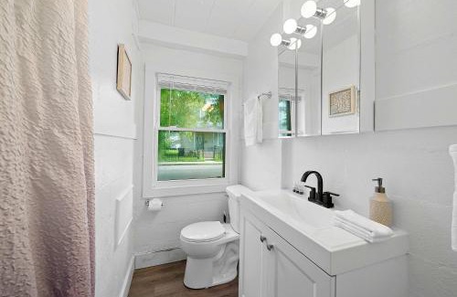 Near East Columbus Apartment | Chic City Retreat 93H