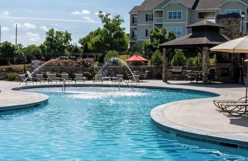 East Point Apartment | CHIC/CLEAN & COZY APARTMENT w/Free parking/Free wifi/Free Netflix