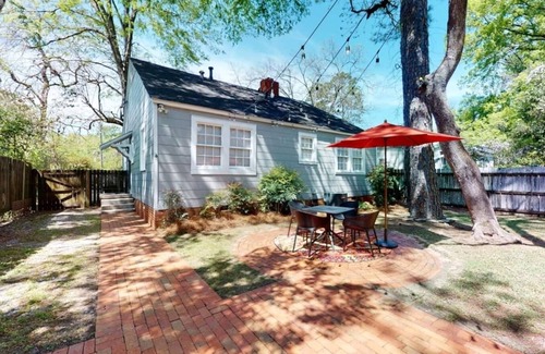 Montgomery House | Chic Cloverdale Park:Walk to El Rey, Capri & Park!
