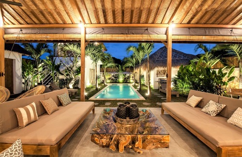 Petitenget Villa | CHIC & COMFY 5BR VILLA - 5MN WALK TO THE BEACH - PRIVATE JACUZZI/POOL
