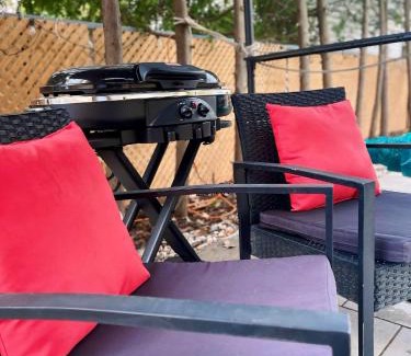 Longueuil Apartment | chic condo 15 mins to Downtown-Pool and BBQ