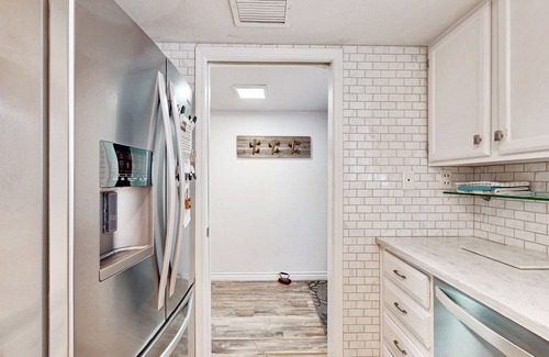 South Scottsdale Condo | Chic condo close to Old Town with shared pool & hot tub, private washer/dryer