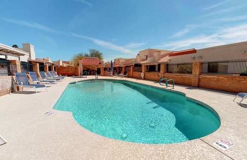 South Scottsdale Condo | Chic condo close to Old Town with shared pool & hot tub, private washer/dryer