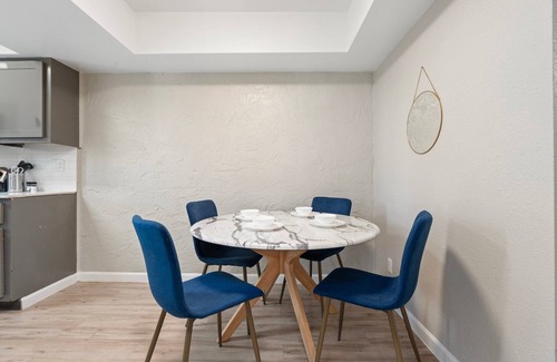 Camelback East Apartment | Chic Condo Near DT! Pool and Parking