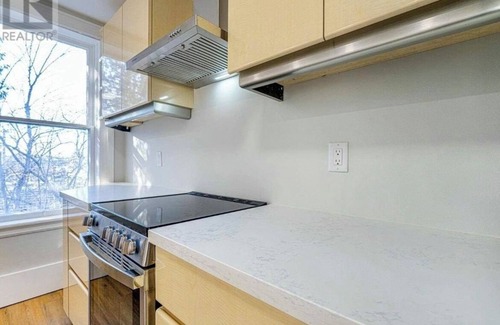 Peterborough Apartment | Chic & Convenient Urban Retreat: Your Perfect Getaway Awaits!