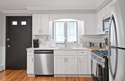 Hasbrouck Heights Apartment | Chic & Cozy 1-Bedroom Apartment : 25 min from NYC