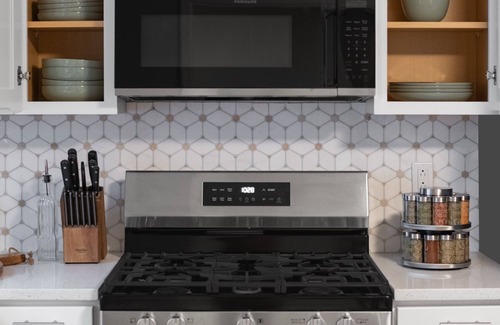 Hasbrouck Heights Apartment | Chic & Cozy 1-Bedroom Apartment : 25 min from NYC