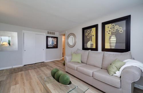 Kettering Apartment | Chic & Cozy 1br Retreat Prime Location & Mod