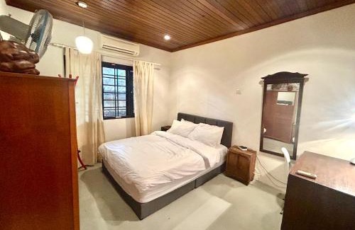 Tunku Apartment | Chic Designer Family Rooms in Shared Bungalow near LRT SS1 PJ
