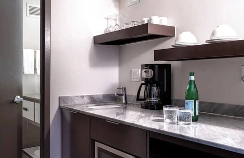 Theater District Condo | Chic "Donatello" Wyndham Hotel LARGE SUITE in Union Square in San Francisco