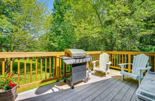 West Dover House | Chic Dover Home with Hot Tub 1 Mi to Golf!