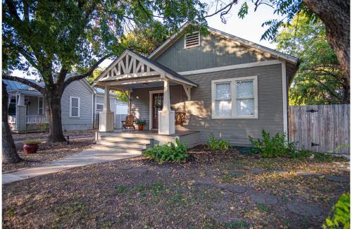 Southtown House | Chic Downtown Farmhouse with Garden and BBQ Grill